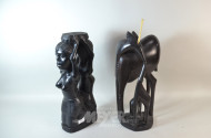 2 versch. afrik. Holzschnitz- Figuren,