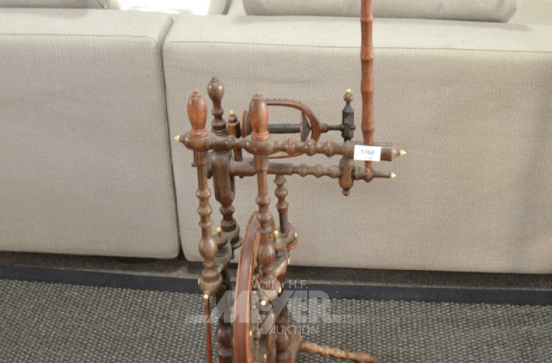 Spinnrad um 1900, Höhe: ca. 110 cm