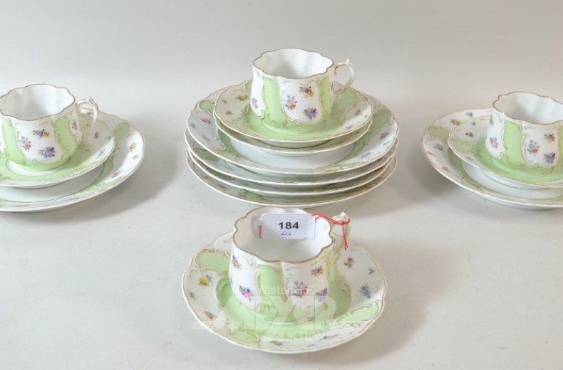 4 Porzellan Kaffee Gedecke ''Blumendekor''