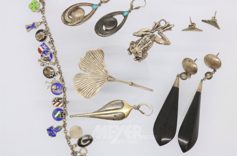 Posten Silberschmuck: Anhänger, Ohrringe