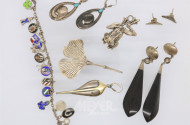 Posten Silberschmuck: Anhänger, Ohrringe