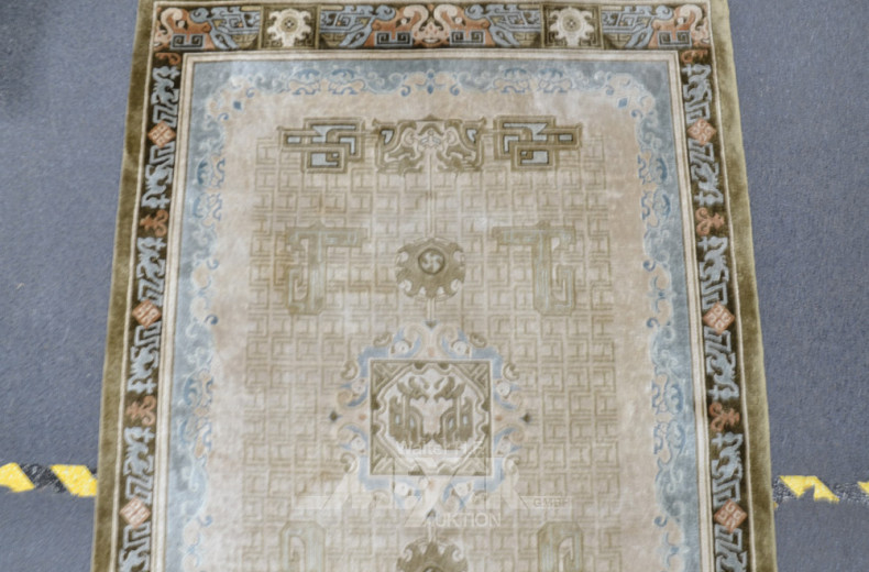 Teppich mit Seide, olive/beigegrundig