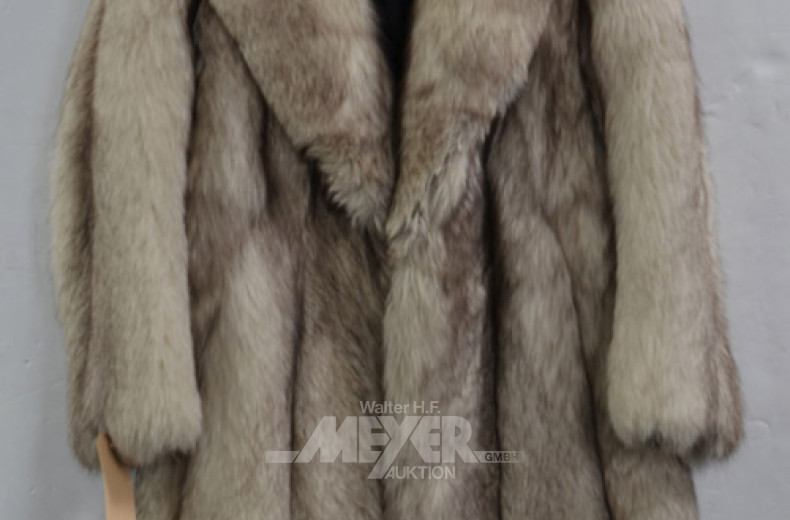 5 Pelzjacken- und Mäntel, 2 Pelzkragen