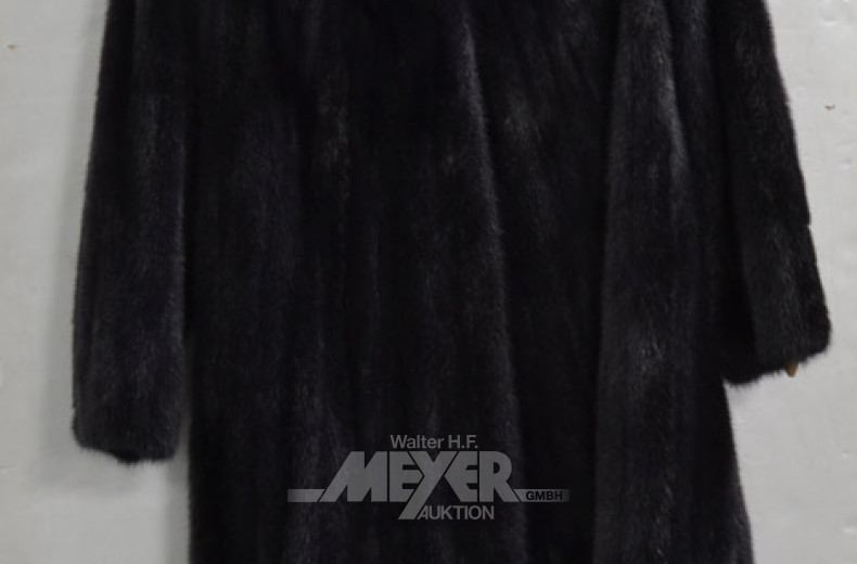 5 Pelzjacken- und Mäntel, 2 Pelzkragen