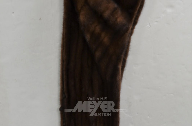 5 Pelzjacken- und Mäntel, 2 Pelzkragen