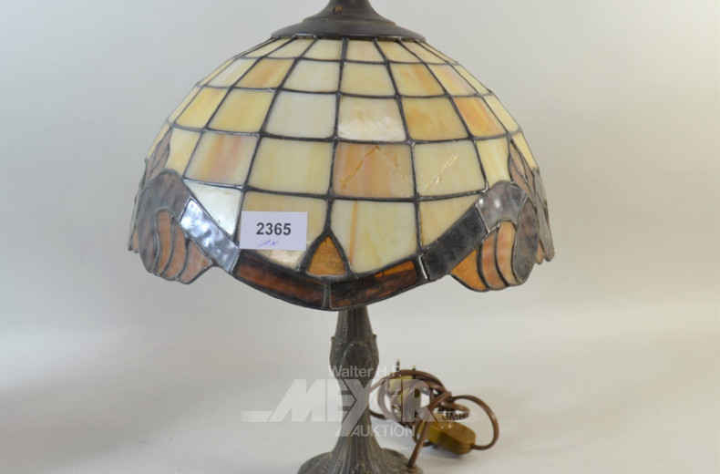 Tischlampe im Tiffanystil