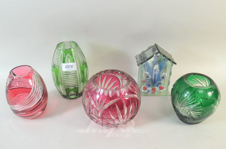 4 Kristallvasen und 1 Glasdekoration