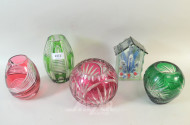 4 Kristallvasen und 1 Glasdekoration