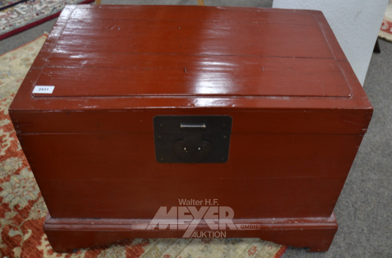 asiatische Flachdeckeltruhe,