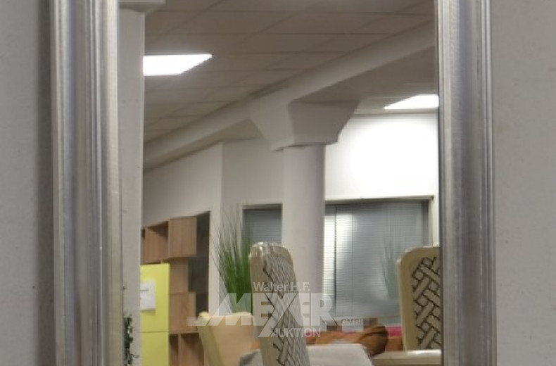 gr. Ankleidespiegel, Rahmen silberfarbig