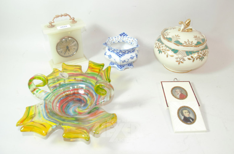 Posten Hausrat: Tischuhr, Glasschale,