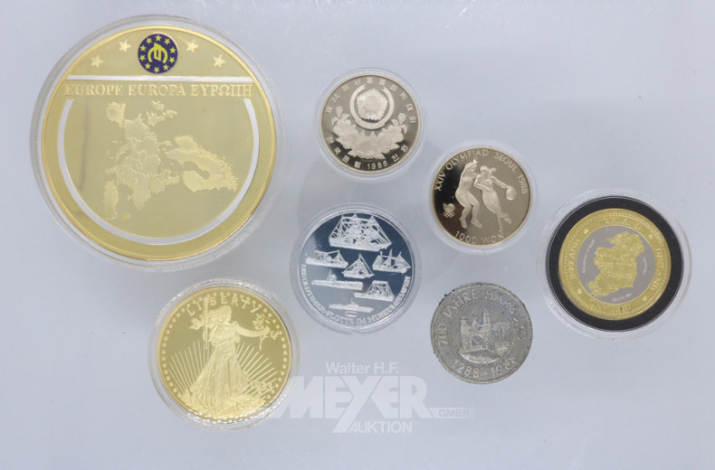 12 Münzen und Medaillen