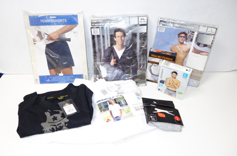 Posten neuwertiger T-Shirt, Strümpfen