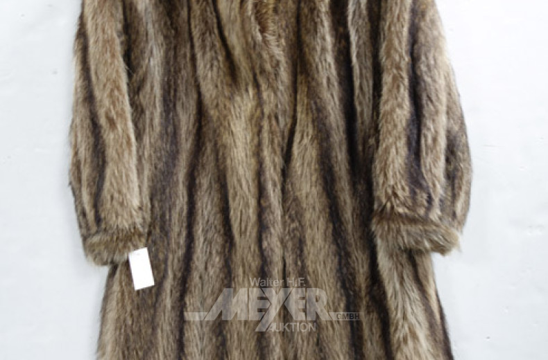 6 div. Pelzmäntel u. 1 Stola