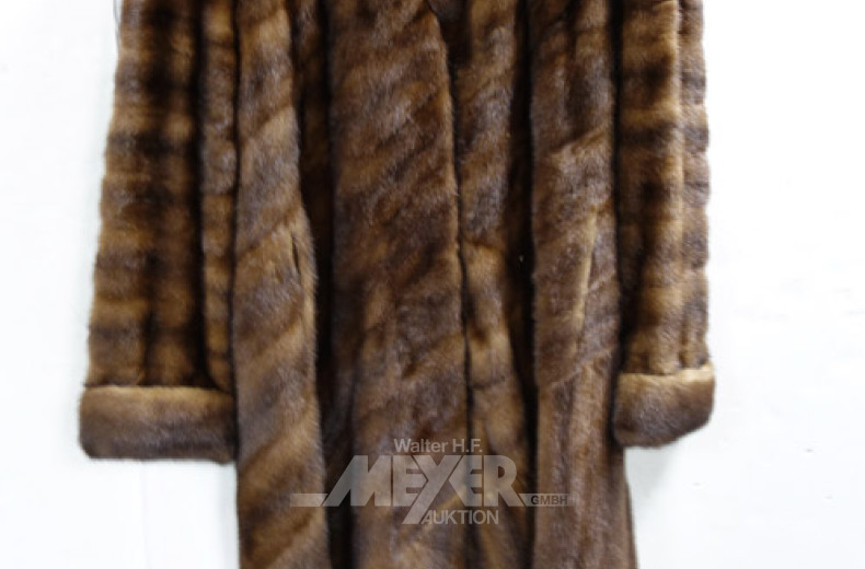 6 div. Pelzmäntel u. 1 Stola