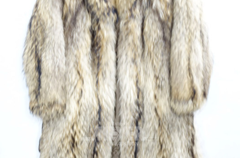 6 div. Pelzmäntel u. 1 Stola