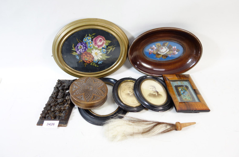 4 ovale Fotos im Holzrahmen,