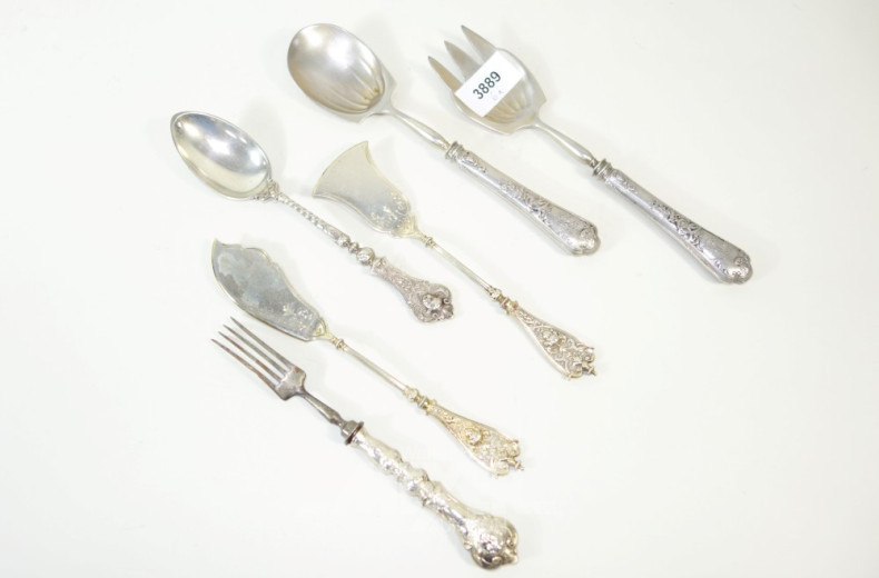 6 versch. Teile Vorlegebesteck