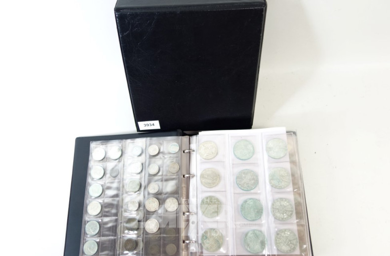 Münzalbum mit ca. 220 versch. Münzen: