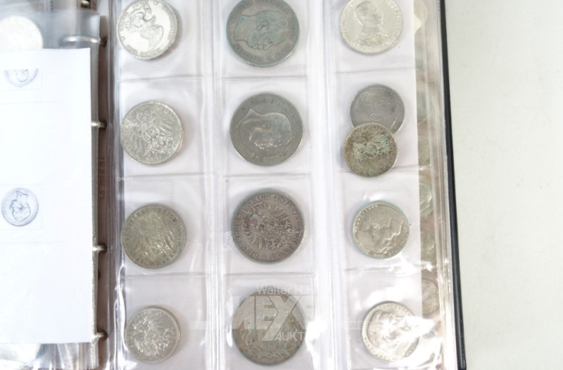 Münzalbum mit ca. 220 versch. Münzen: