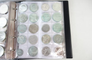 Münzalbum mit ca. 220 versch. Münzen: