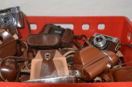 Posten versch. Kameras, mit Taschen,