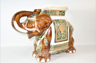 2 Keramik-Elefanten / Blumensäulen
