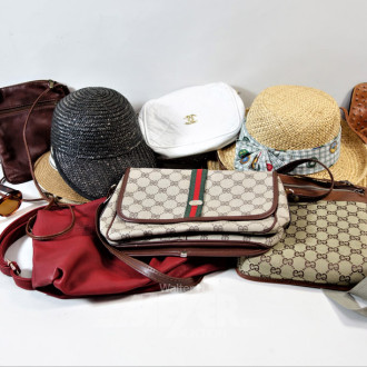Posten Handtaschen, Damenhüte und