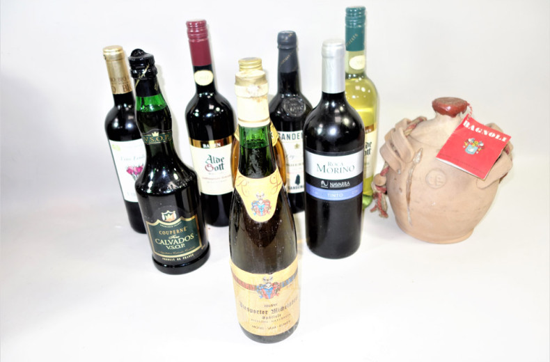 18 Flaschen Rot / Weißwein / Weinbrand