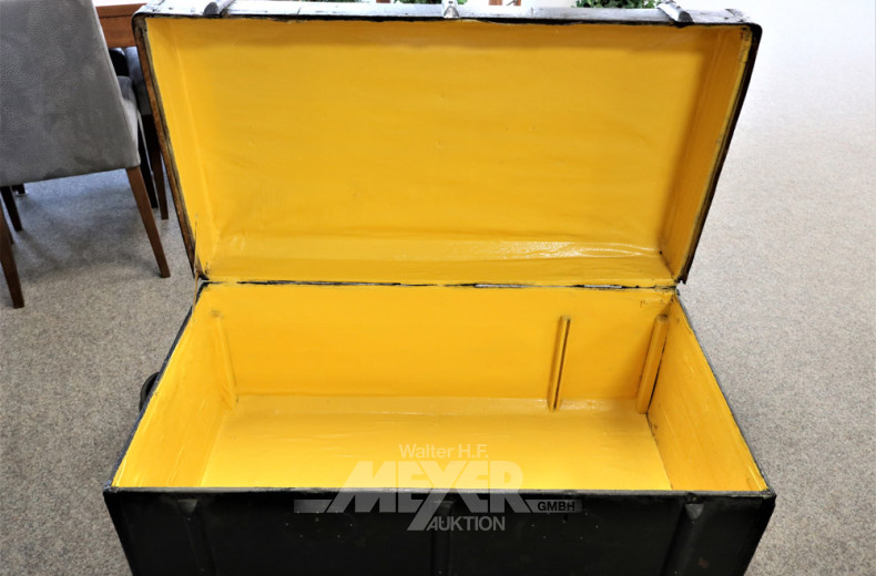 nostalgischer Überseekoffer, lackiert,