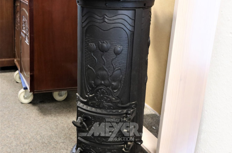 Jugendstil-Ofen, Gusseisen,