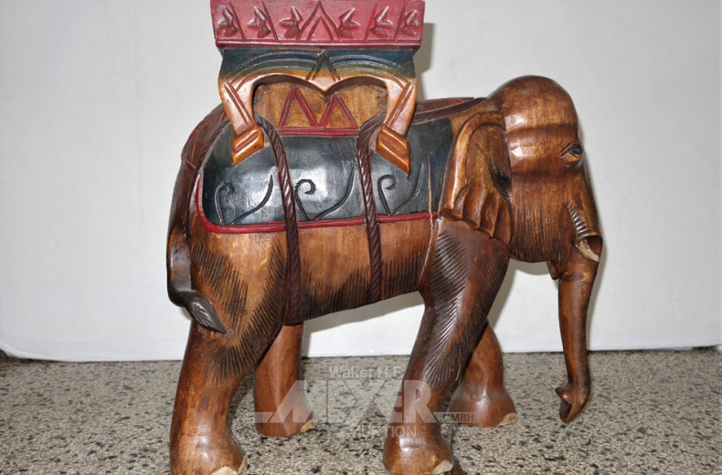Blumenhocker ''Elefant'' aus Holz,