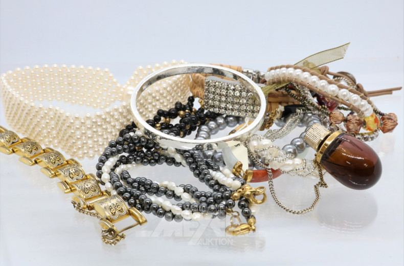 Posten Modeschmuck: u.a. Armreif,