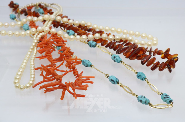 Holz-Schatulle mit 5 Ketten