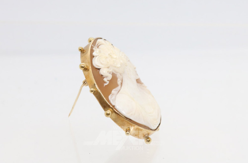 Kamee-Brosche mit Gelbgold-Fassung,