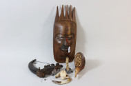 Posten Holz- und Horn-Schnitzereien: