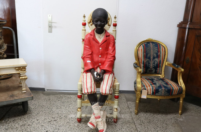 lebensgroße Gipfsfigur, beschädigt,