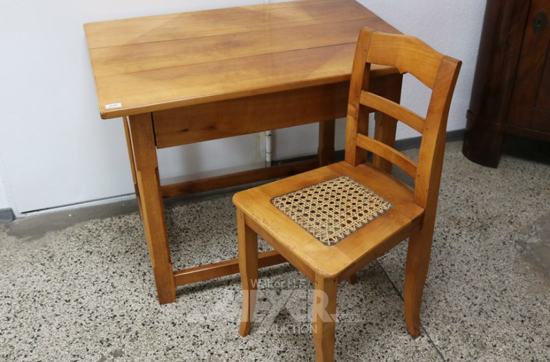 kl. Tisch, Weichholz, Platte gerissen,