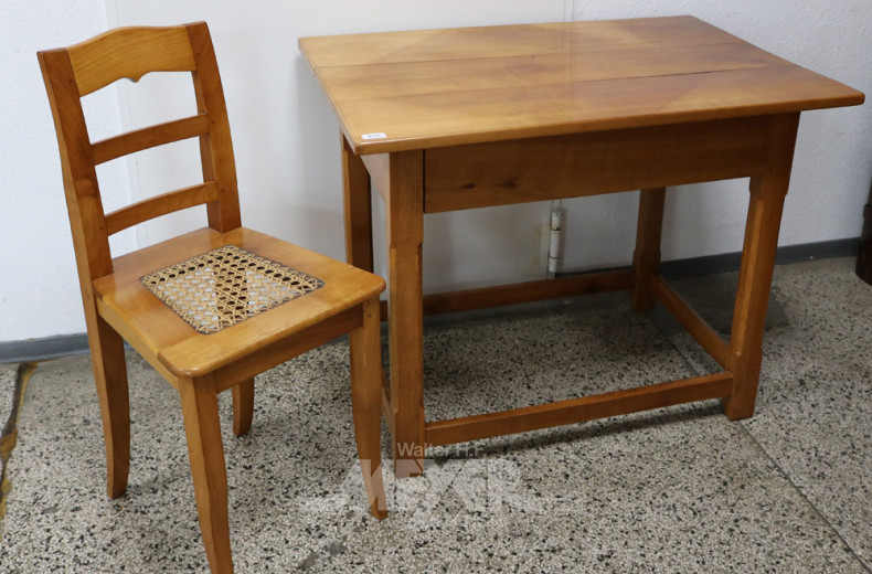 kl. Tisch, Weichholz, Platte gerissen,