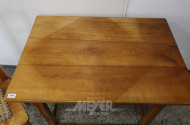 kl. Tisch, Weichholz, Platte gerissen,