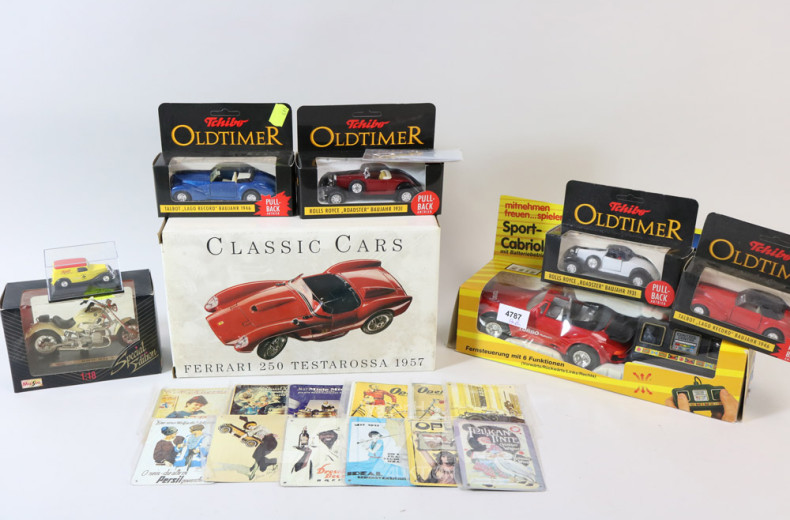 Posten Modellautos und T-Shirts