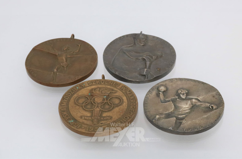 3 Orden, 4 Medaillen