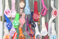 22 Armbanduhren, größtenteils Kunststoff