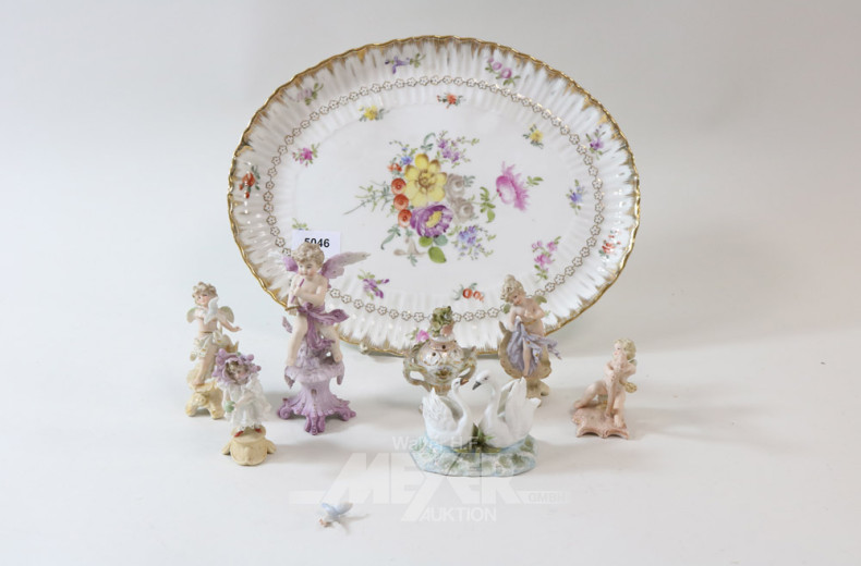 ovale Porzellanplatte mit 7 kl. Bisquit-