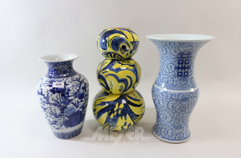 3 versch. gr. Keramik- u. Steingut-Vasen