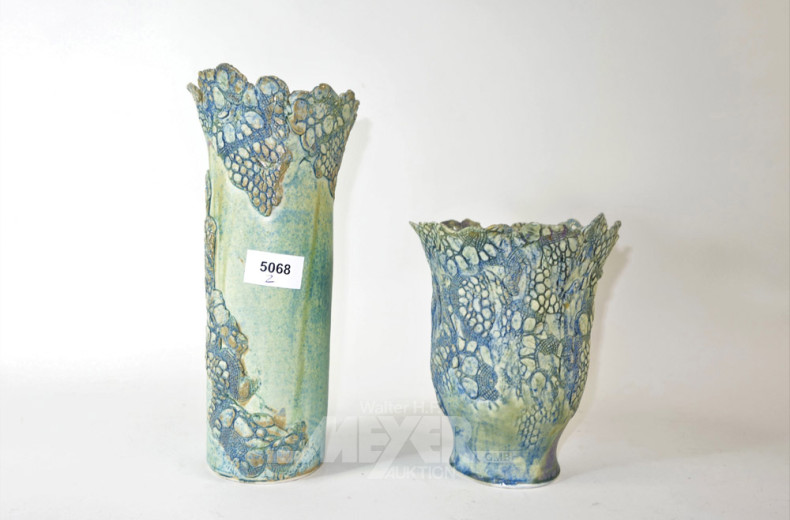 2 moderne Keramik-Künstlervasen,