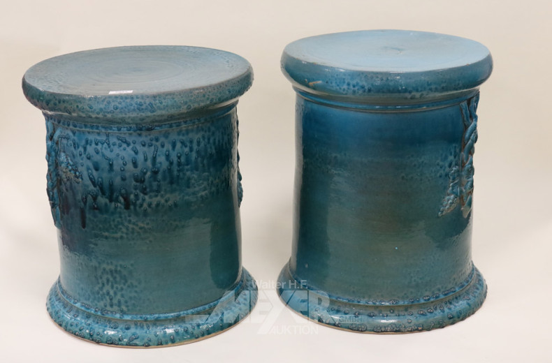 2 Steingut-Blumensäulen, rund,