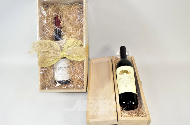 2 Flaschen Rotwein in Holzboxen u.a.: