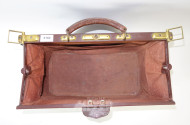 Arzttasche, braun, Gebrauchsspuren