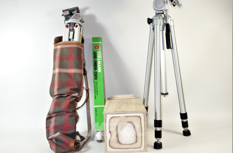 Posten div. Fotostative u. Fotozubehör